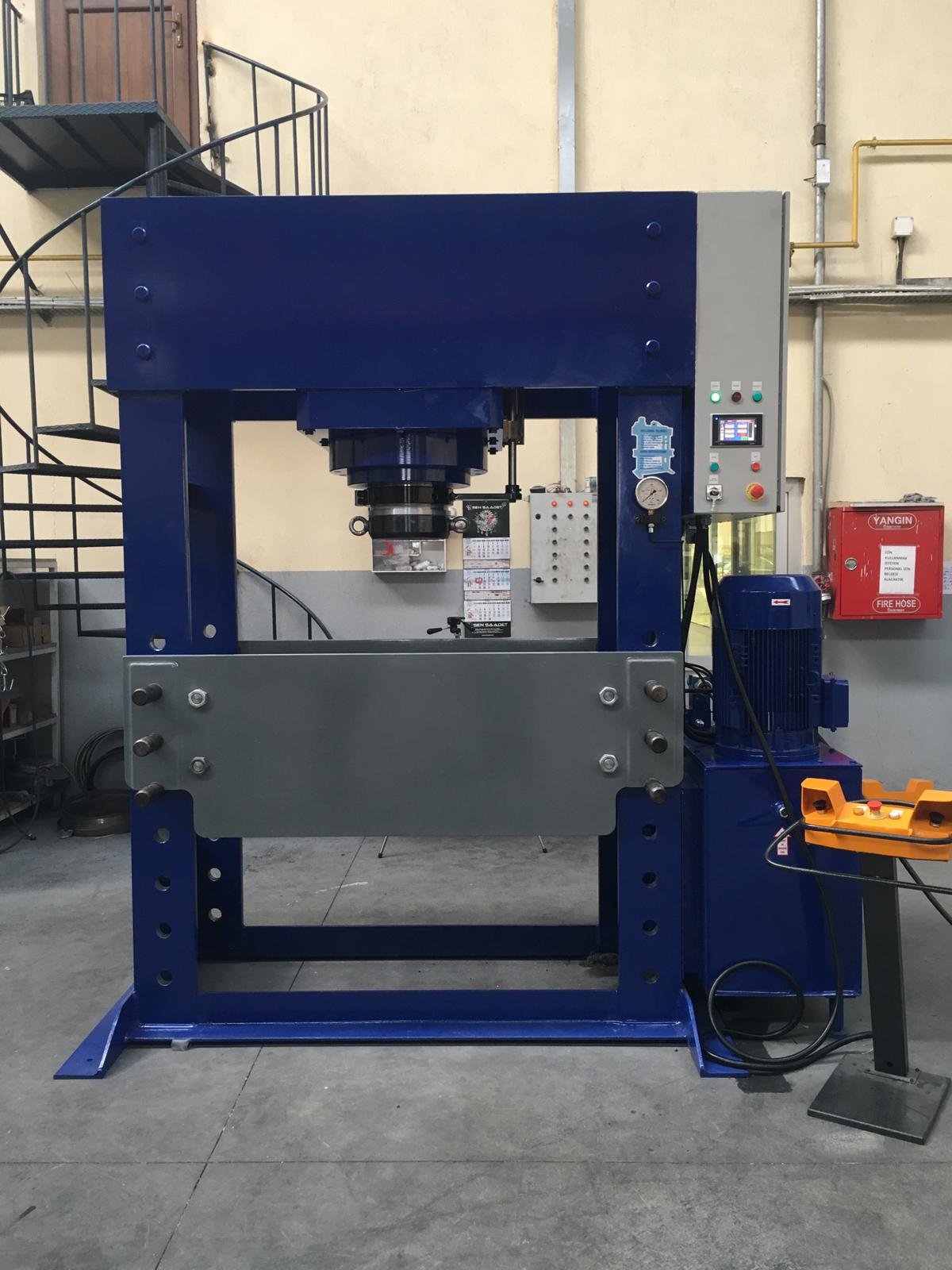AYEL-TECH 300 Ton